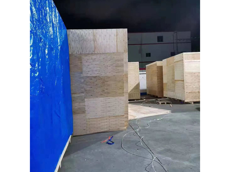 中山(shan)某公司真(zhen)空防雨木(mù)箱